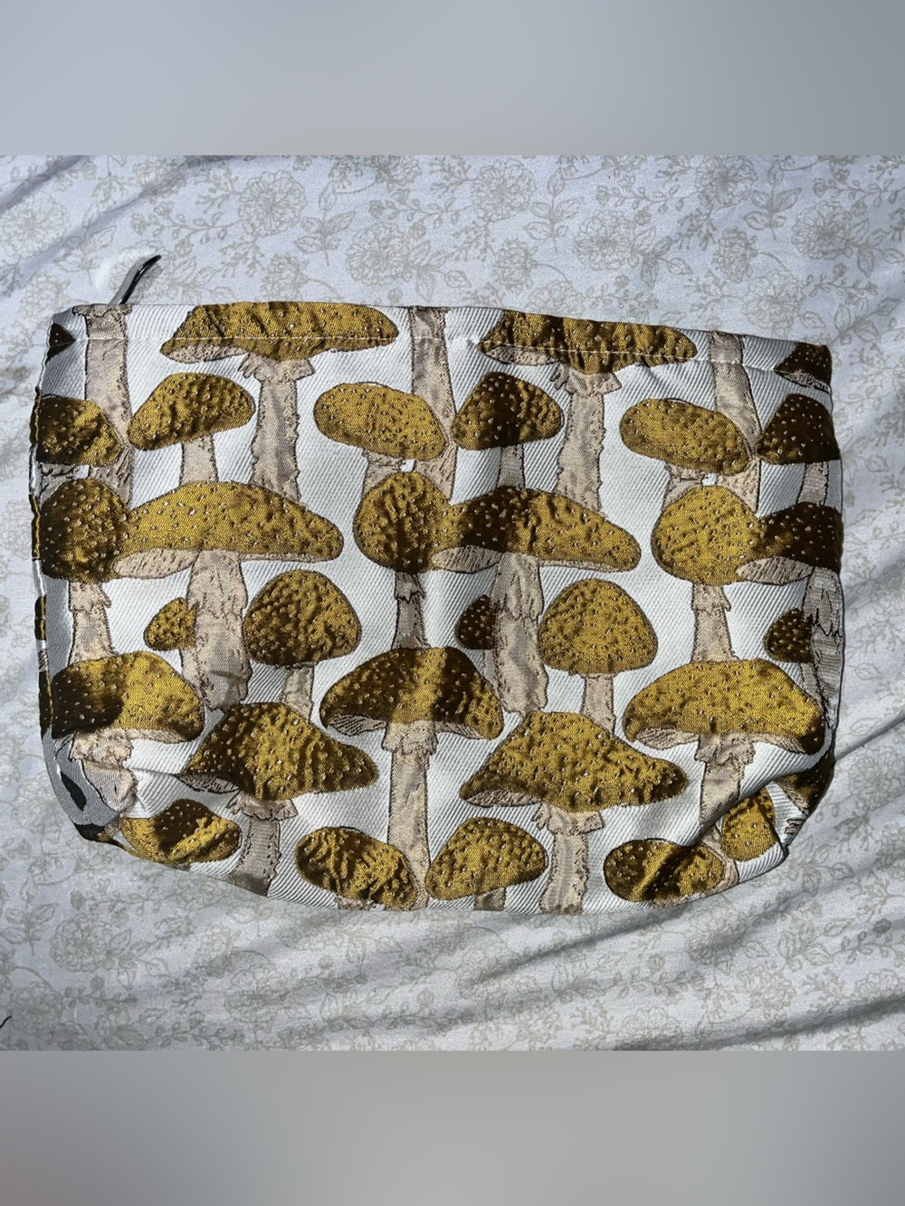 MEDIUM COSMETIC BAG IN MUSHROOMS